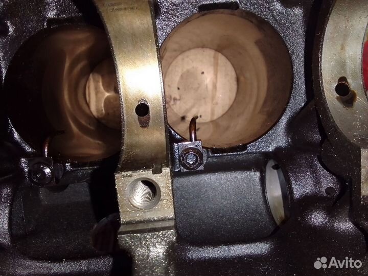 Форсунка масленная 2.0 2E Volkswagen Golf 3