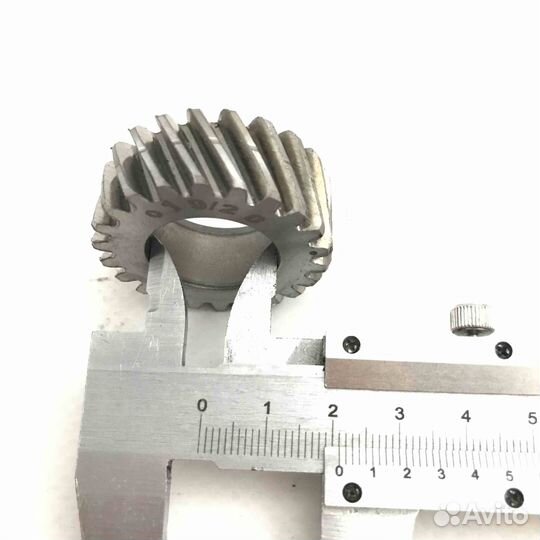 Распредвал в комплекте с шестернями (кулачковой и