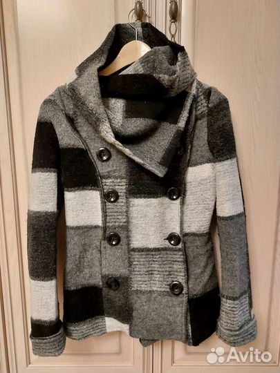 Пальто женское с капюшоном