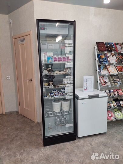 Продам холодильную витрину Briskly 5 б/у