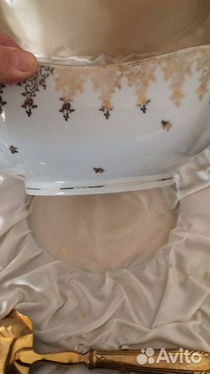 Блюдо с половником