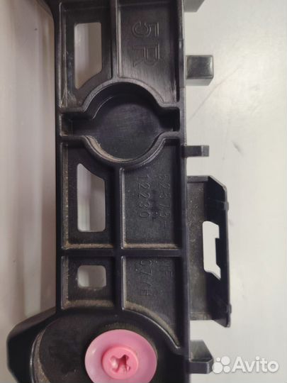 Кронштейн заднего бампера R Toyota Corolla Sport Z