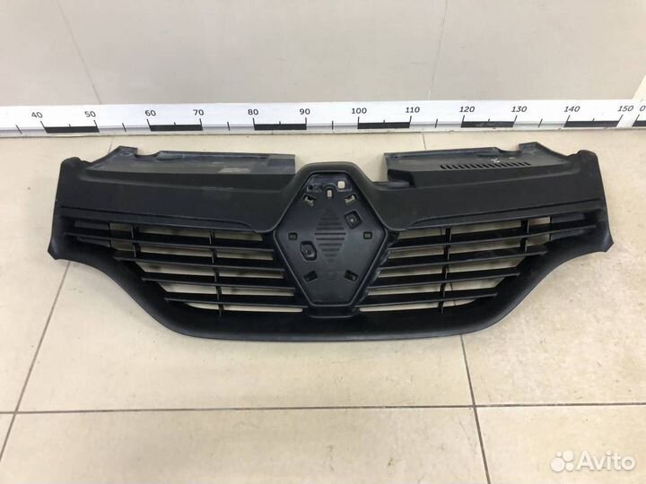 Б/У Решетка радиатора 623105727R renault