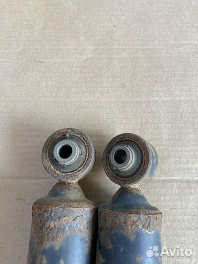 Амортизаторы задние Toyota RAV 4