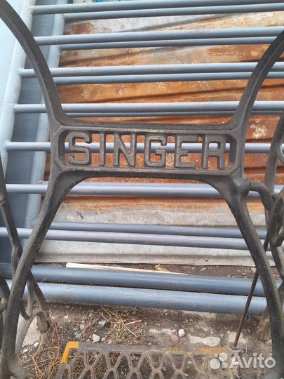 Старая швейная машинка Зингер