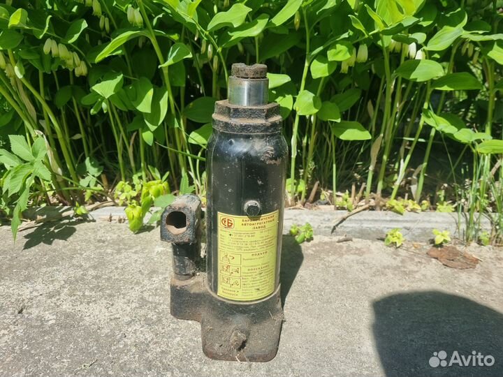 Домкрат гидравлический бутылочный