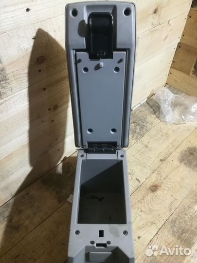 Консоль центральная Dodge Caliber