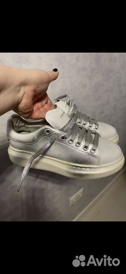 Кроссовки женские