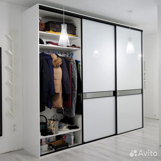 Шкаф-купе с зеркалом