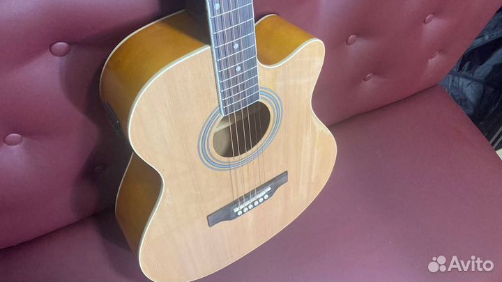 Электроакустическая гитара новая в коробке