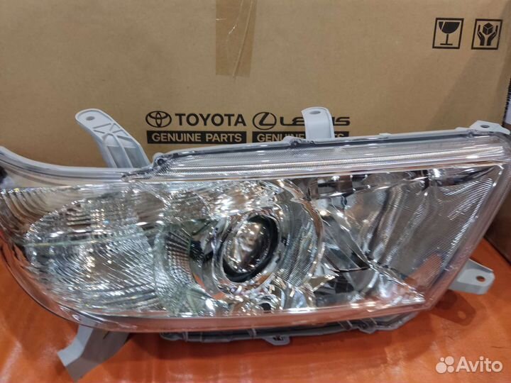 Фара правая Toyota Highlander 2 рестайлинг 10-13