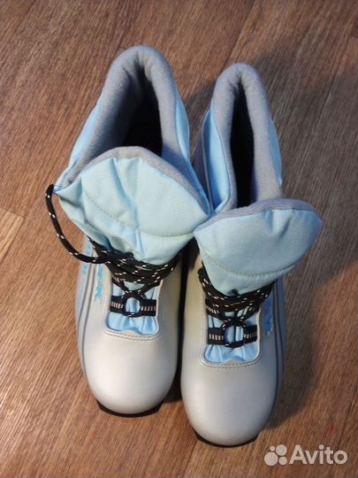 Ботинки лыжные NNN женские Trek