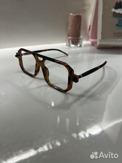 Очки имиджевые или оправа брендовая