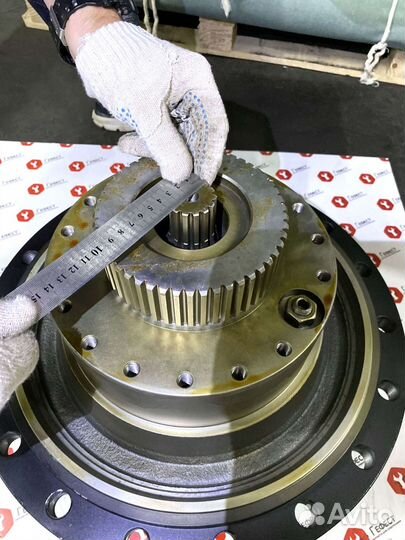 Мотор хода Hyundai R320LC-7 31N9-40030