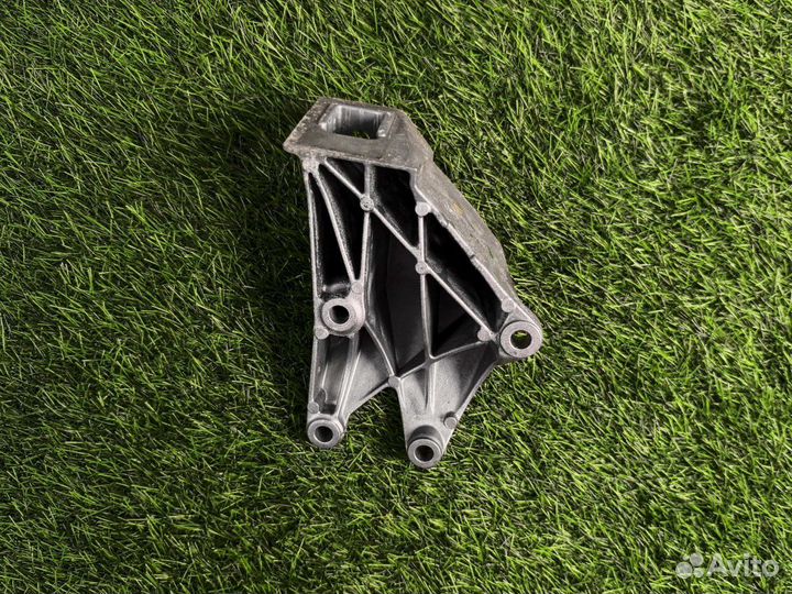 Кронштейн двигателя левый Bmw 520I G30 2018