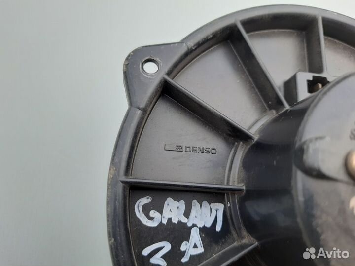 Моторчик отопителя Mitsubishi Galant