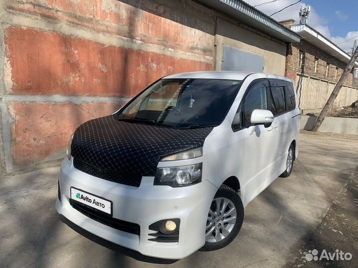 Toyota Voxy 2.0 CVT, 2010, 232 000 км