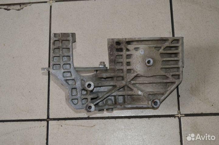 Chery IndiS (S18D) Кронштейн гура