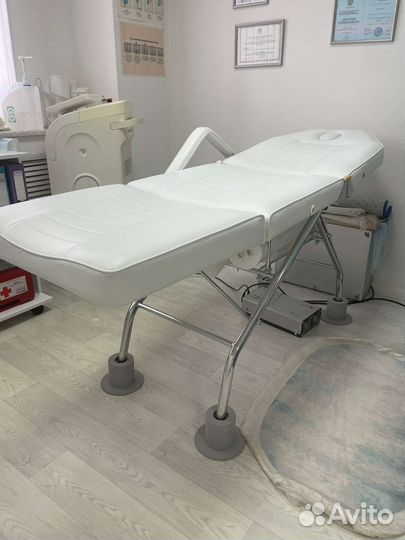 Кушетка косметологическая с подставками