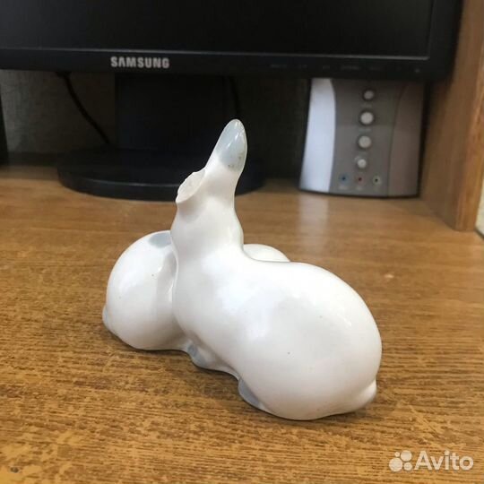 Фарфоровая статуэтка 