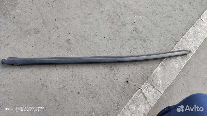 Бархотка передней правой двери Шкода Октавия тур