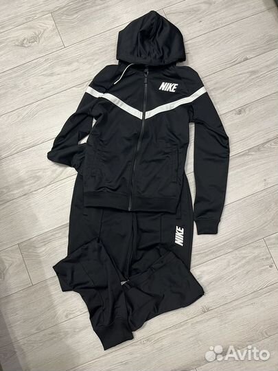 Женский спортивный костюм Nike