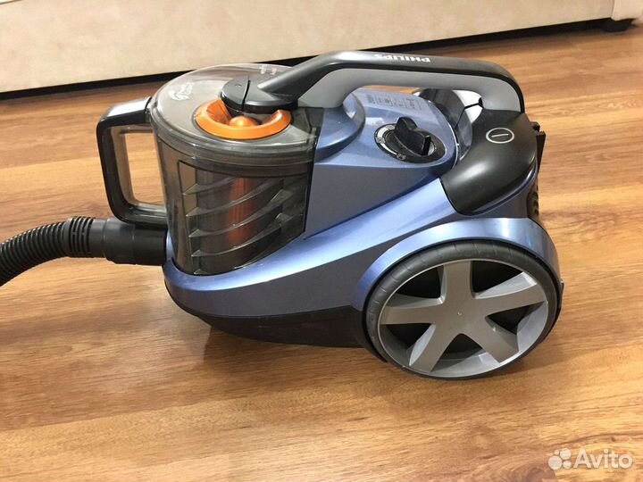 Безмешковый пылесос Philips FC8767