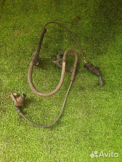 Датчик abs toyota esquire ZWR80 2zrfxe 2015 Перед. Лев