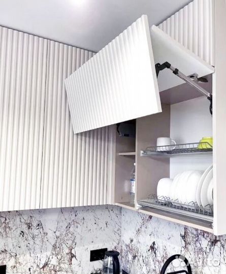 Кухня на заказ Бастони. Компактная угловая кухня