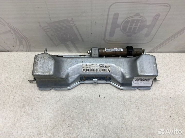 Подушка безопасности в колени Mercedes-Benz C W204