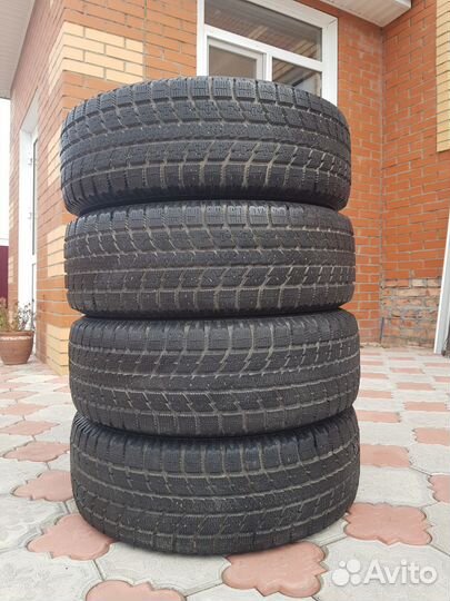 Toyo Observe GSi-5 235/65 R17