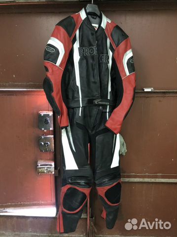 Кожаный костюм для езды на мотоцикле