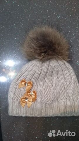 Новая зимняя шапка с помпоном из натур. меха енота