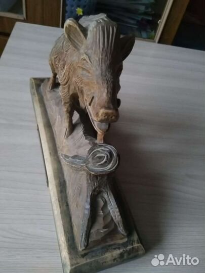 Статуэтка из дерева