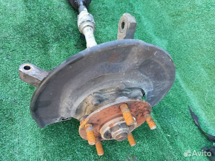 Поворотный кулак Mitsubishi Grandis