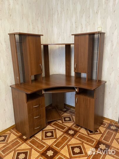 Компьютерный стол