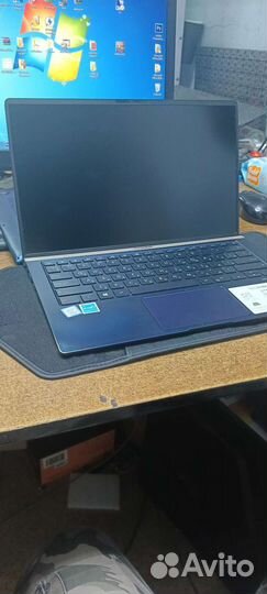 Asus zenbook UX433F i3