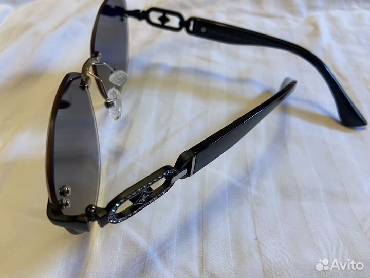 Солнцезащитные очки