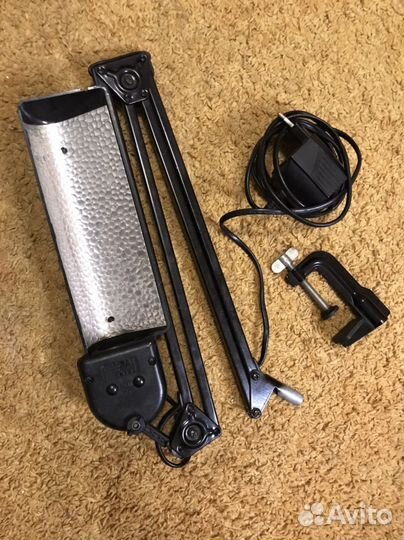 Продам настольную лампу