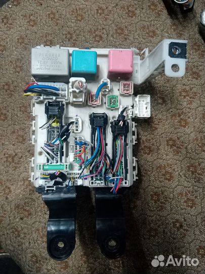 Блок предохранителей Тойота Королла Е15/2011 год