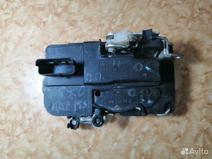 Замок передней правой двери пежо партнёр м59