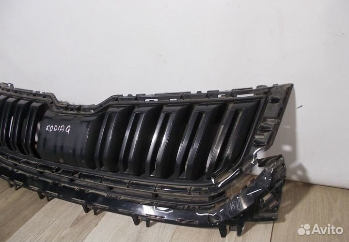 Решетка радиатора бу Skoda Kodiaq OEM 565853653A