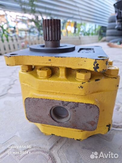 Насос трансмиссии 07438-72202 Komatsu D355A