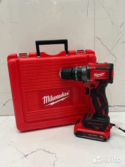 Шуруповерт Milwaukee 36V с двумя АКБ и набором