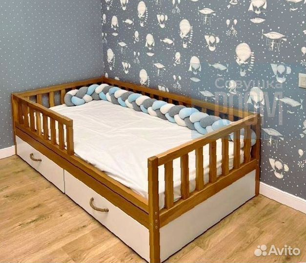 Детская кровать с бортиком