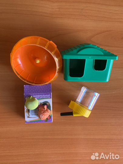 Домик,поилка,колесо и камни для хомяка