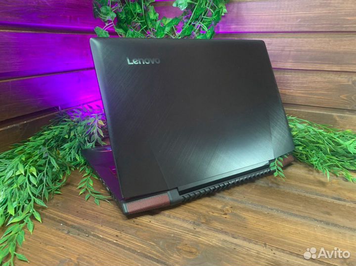 Игровой ноутбук Lenovo (I5/8Gb/SSD/ 2 видеокарты)