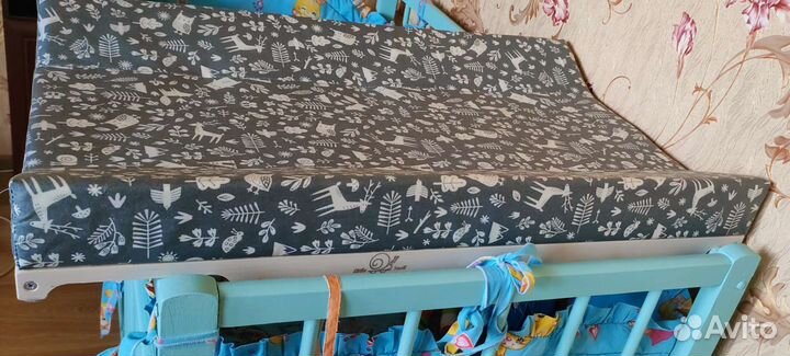 Пеленальная доска на кроватку