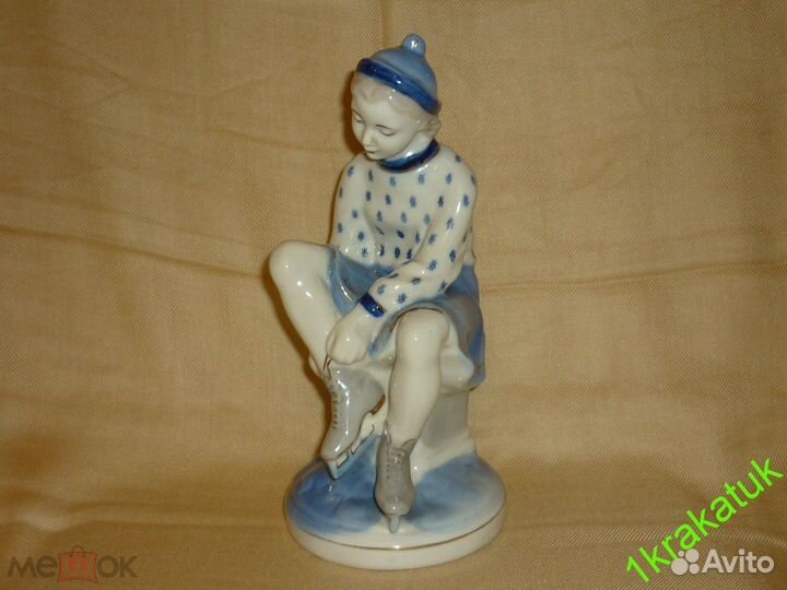 Девочка, юная фигуристка. Старая гжель