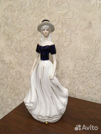 Фарфоровая статуэтка